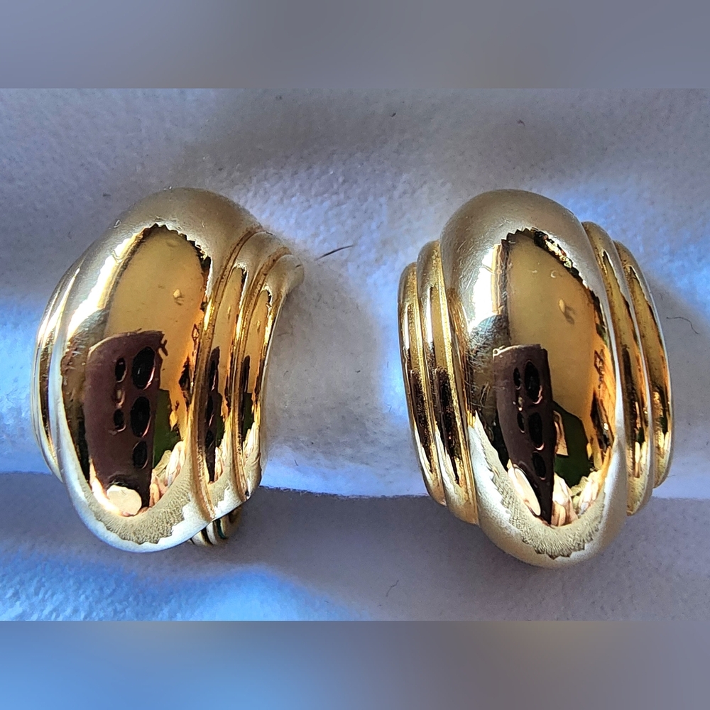 Vintage Monet Gold-Tone half hoop clip earings. 1990's